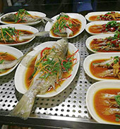 提供150種素菜、50種肉類(lèi)、40種調(diào)味品，供客戶(hù)選擇。為客戶(hù)在原有成分的基礎(chǔ)上，成本再下降5％~10％
